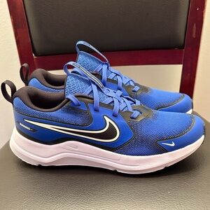 New Nike Boys Cosmic Runner Black and Blue Sneakers Size 5 1/2